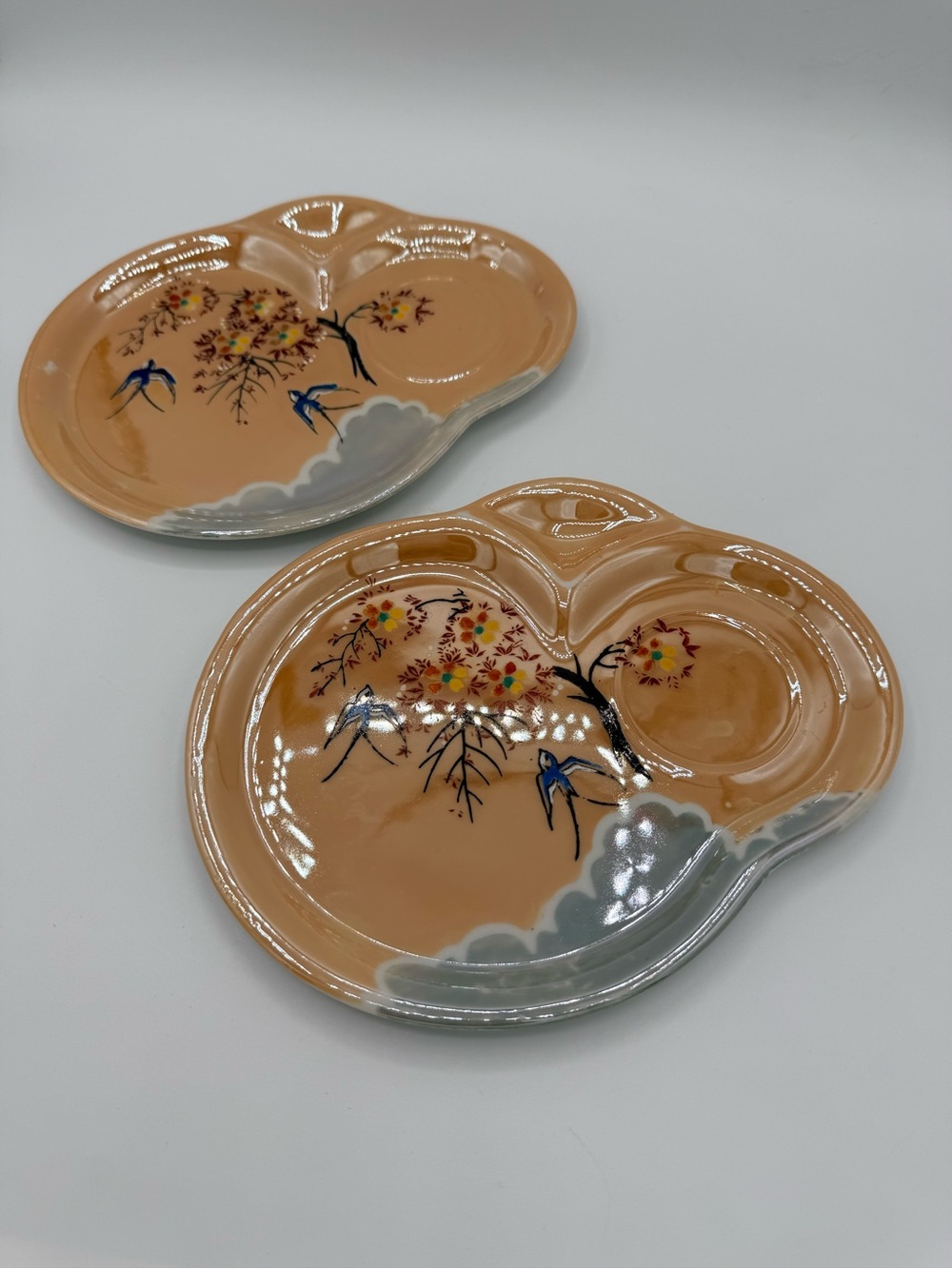 Pair of Japanese lusterware tea cups and integrated saucers-hand-painted - Picture 5 of 7